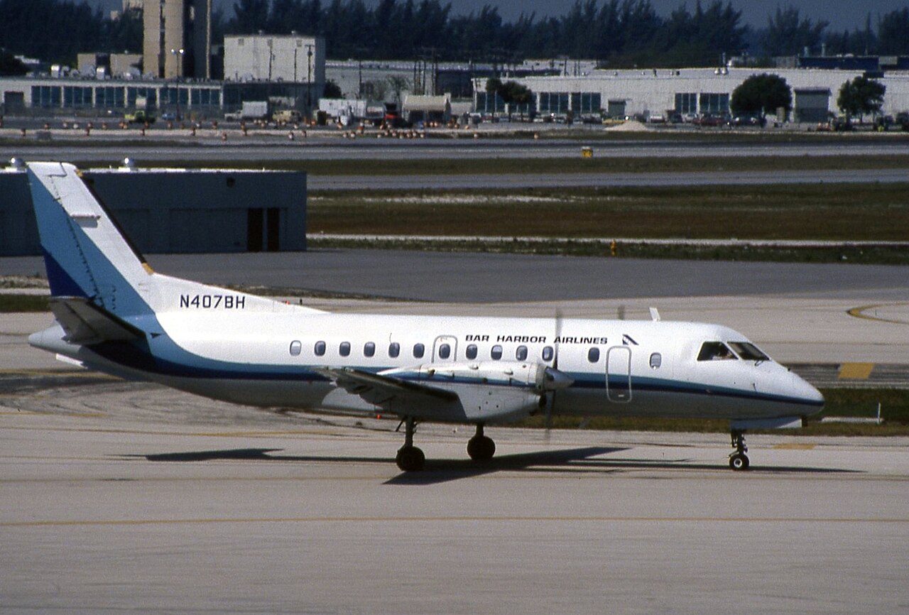 14-3-89 N407BH Miami (53218682282).jpg